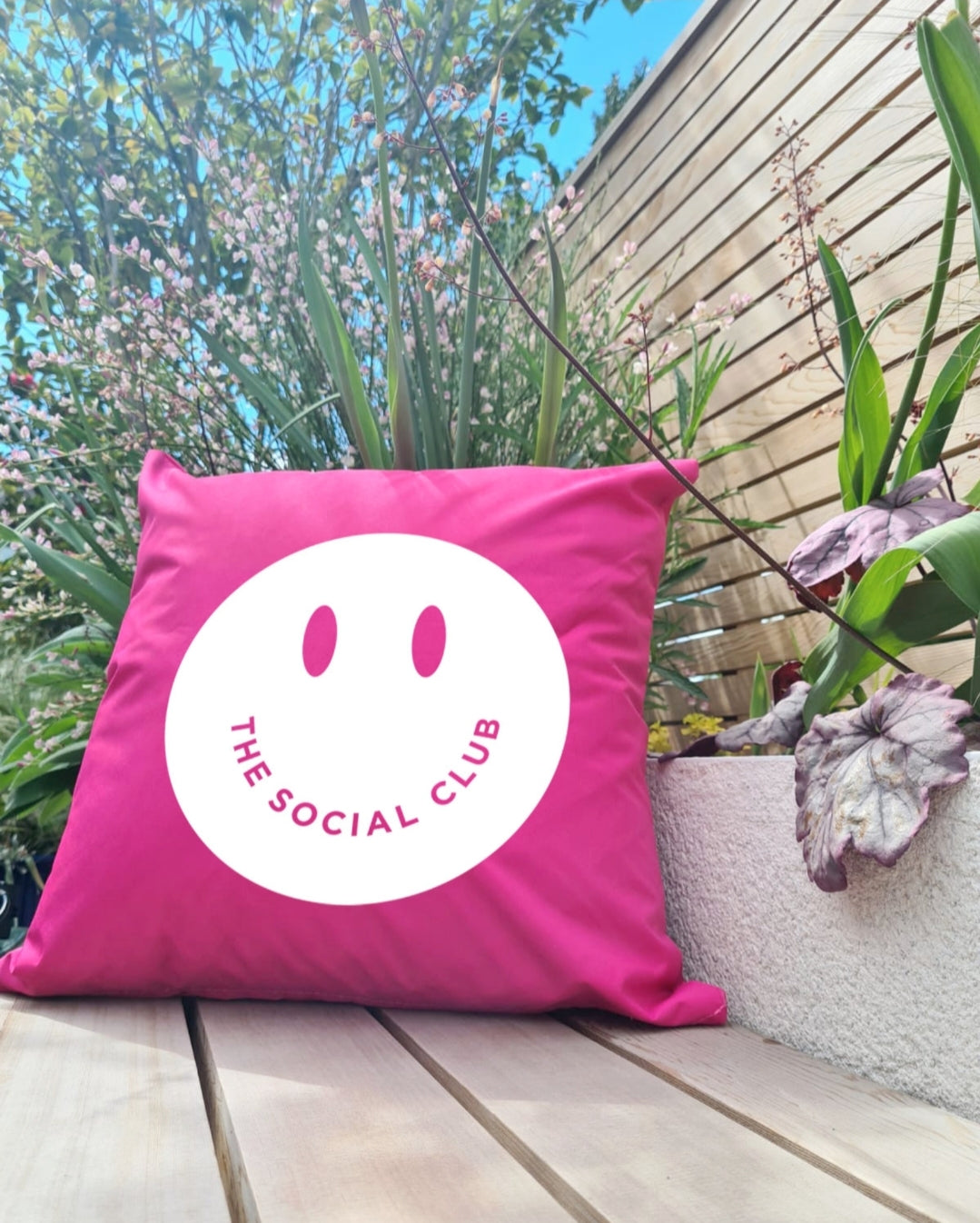 Pink & White Xtra-Happy water resistant Cushion